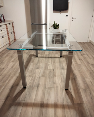 Tavolo in vetro