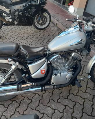 Suzuki VL Intruder 125