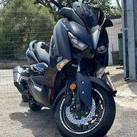 Yamaha Xmax 400 Iron Max