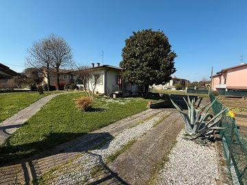 Villa Singola con 800 mq di Giardino