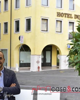 Sacile - negozio con 4 vetrine Rif. DOX