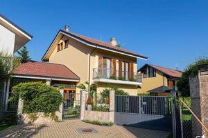 VILLA SINGOLA A BRUINO