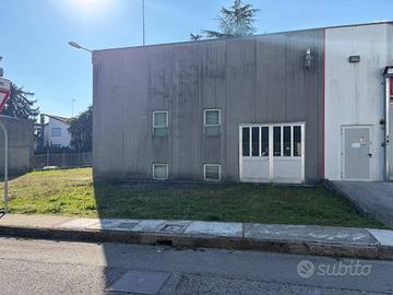 Immobile di 245 m² con più di 5 locali a Pavia di 