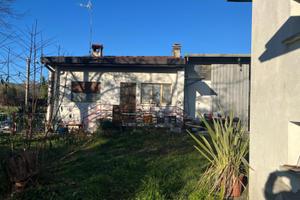 CASA INDIPENDENTE CON AMPIO TERRENO E DEPOSITO ...