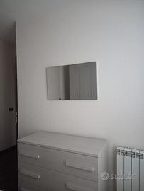 cassettiera  con specchio 