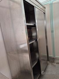 armadio inox con ripiani 