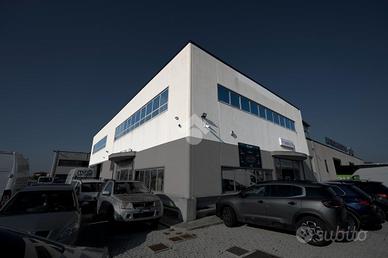 CAPANNONE A CISTERNA DI LATINA