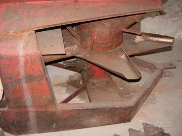 Attrezzo agricolo spandiconcime