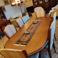 Sala pranzo tavolo ovale, buffet, specchio,