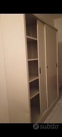 armadio in metallo 