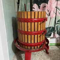 Torchio per l’ uva.