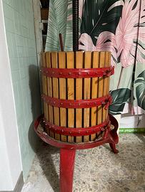 Torchio per l’ uva.