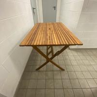 Tavolo da giardino pieghevole in legno di acacia