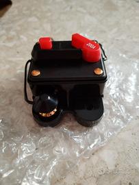 Interrutore automatico a riarmo manuale