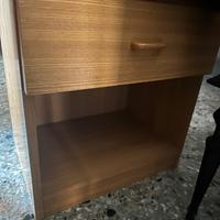 Comodino in legno