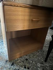 Comodino in legno