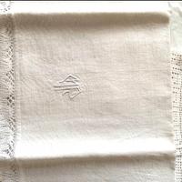 Antico asciugamano ricamato