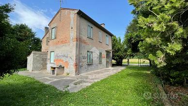 Casa indipendente ad Agna con terreno agricolo