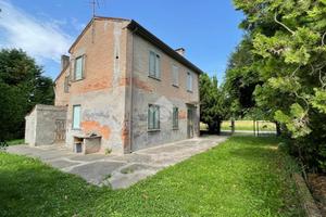 Casa indipendente ad Agna con terreno agricolo