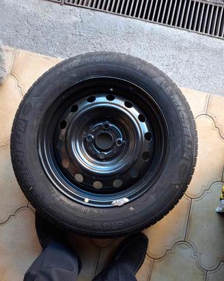 Gomma con cerchio in ferro