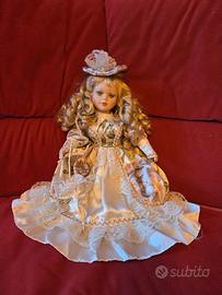 BAMBOLA IN PORCELLANA 