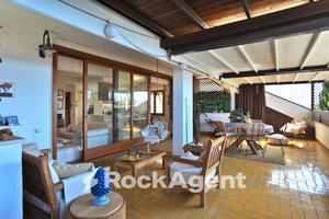 ATTICO RISTRUTTURATO CON BOX E POSTO AUTO