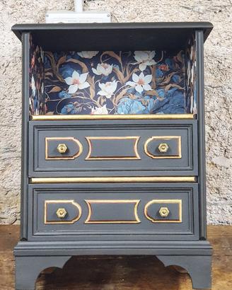 Mobiletto con 2 cassetti appena restaurato!