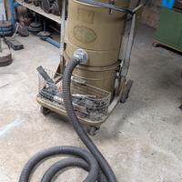 aspiratore  professionale polvere e liquidi 