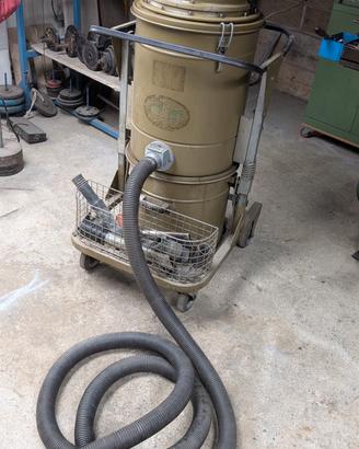 aspiratore  professionale polvere e liquidi 