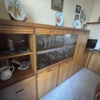 Tinello in noce con tavolo e sedie