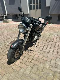 Ducati Monster 600 dark