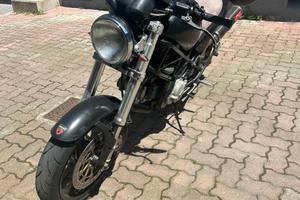 Ducati Monster 600 dark