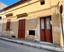 Immobile da Ristrutturare, con giardino e cantina