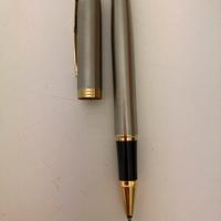 Elegante penna  a sfera Parker