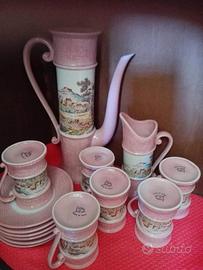 Tazze rosa dipinte con paesaggio