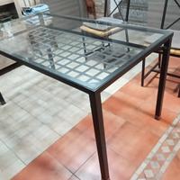 tavolo in ferro con piano in vetro + 4 sedie 