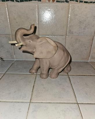 Elefante Cacciapuoti firmato