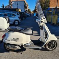 Vespa bianca 300 gts abs 2017