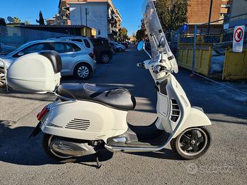Vespa bianca 300 gts abs 2017