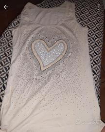 Top beige con applicazioni 
