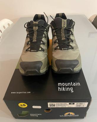 Scarpa trekking unisex.