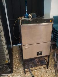 Lavastoviglie professionale per cucina ristorante 