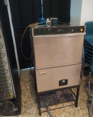 Lavastoviglie professionale per cucina ristorante 
