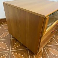 2 Comodini in ciliegio con vetro