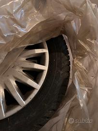 4 gomme e cerchi per y10  del 2011