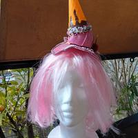 Cerchietto con gelato sciolto e unghie autoadesiv