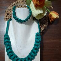 collana e bracciale abbinati