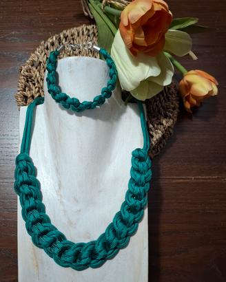 collana e bracciale abbinati