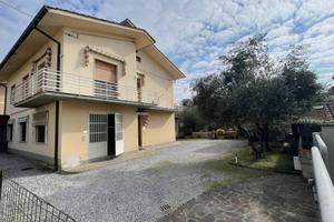 Villa di 233 m² con 5 locali e box auto a Monsumma