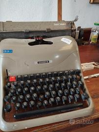 macchina da scrivere Olivetti 80 